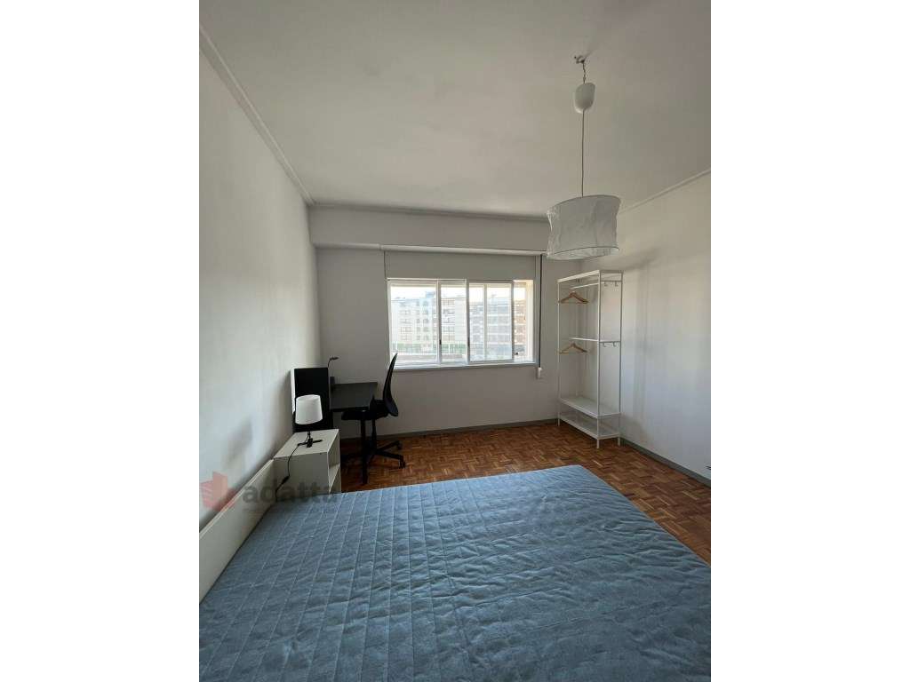 Quarto com quarto de banho privativo para arrendar na rua da Figuei... - Grande imagem: 2/7