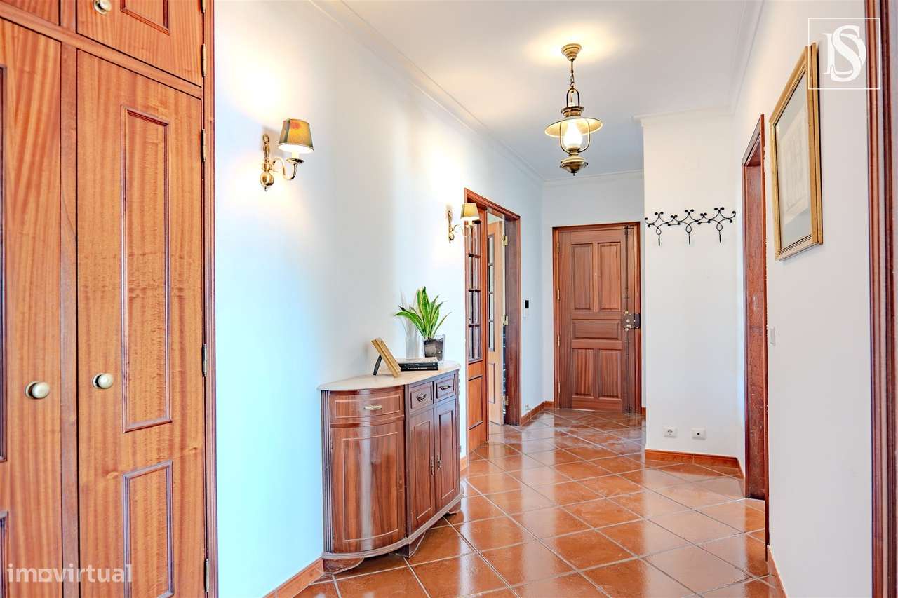 Apartamento T4 c/ Garagem-11
