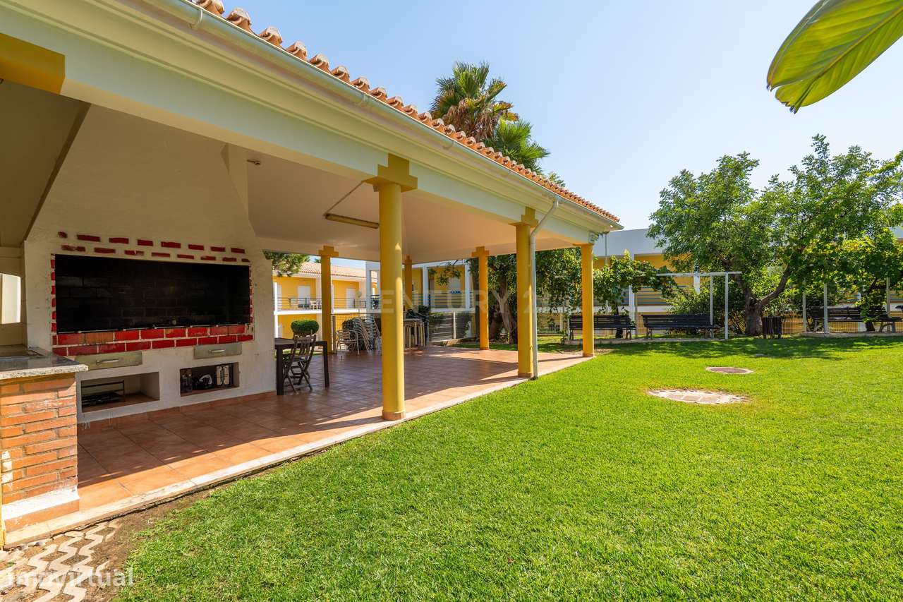 Apartamento T2 com Piscina e Garagem – a 5 minutos da Praia da Galé-19