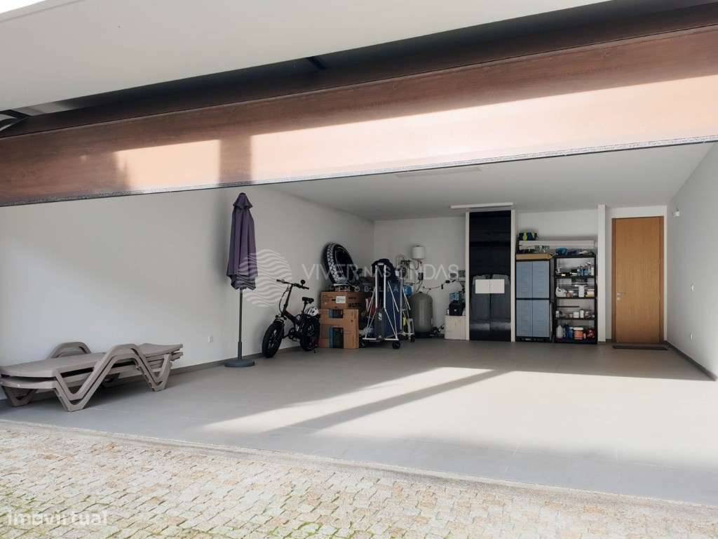 Luxuosa Moradia com 548 m2 - Premium com Piscina - 25 minutos do PORTO-46