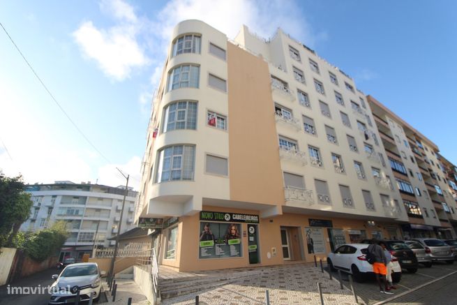 Apartamento com 4 assoalhadas situado no centro de Mem Martins-16