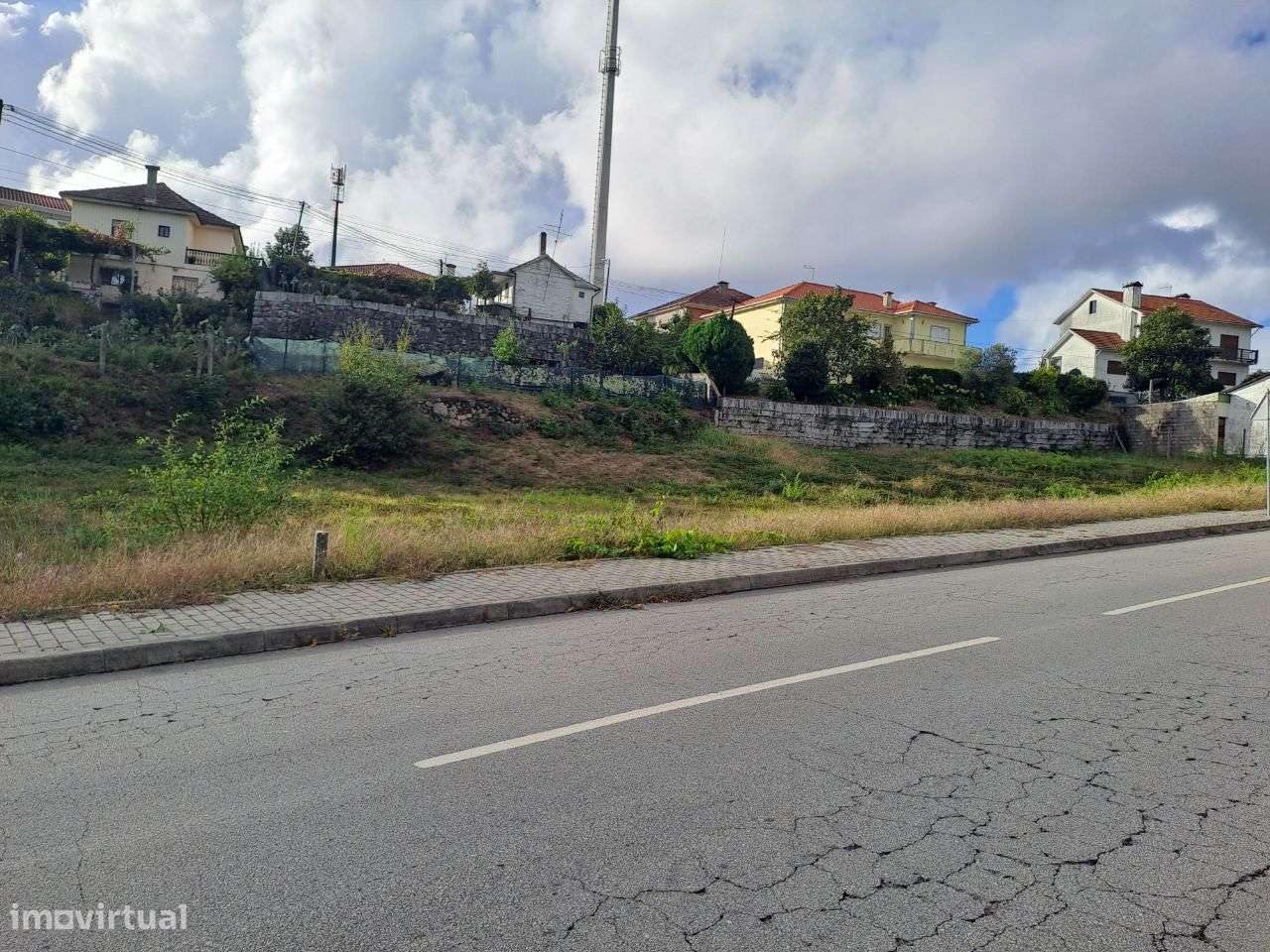 Lote com 721m2 em Regadas, Fafe - Grande imagem: 3/5