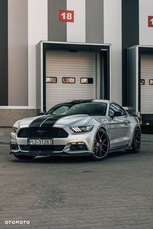 Ford Mustang - 1