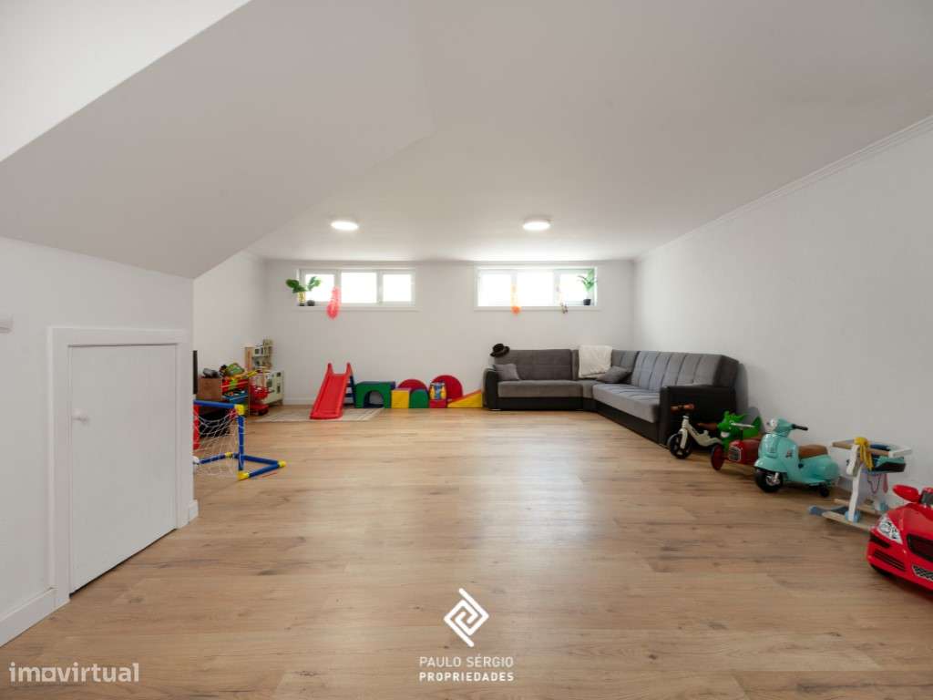 Moradia T3 localizada em Serzedo-24