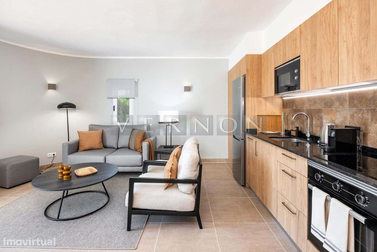 Algarve, Carvoeiro, apartamento T1+1 espaçoso, com piscina e estaciona - Grande imagem: 2/26