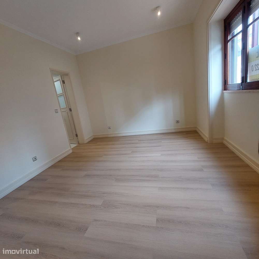 Apartamento T4 com 3 casas de banho e garagem-15