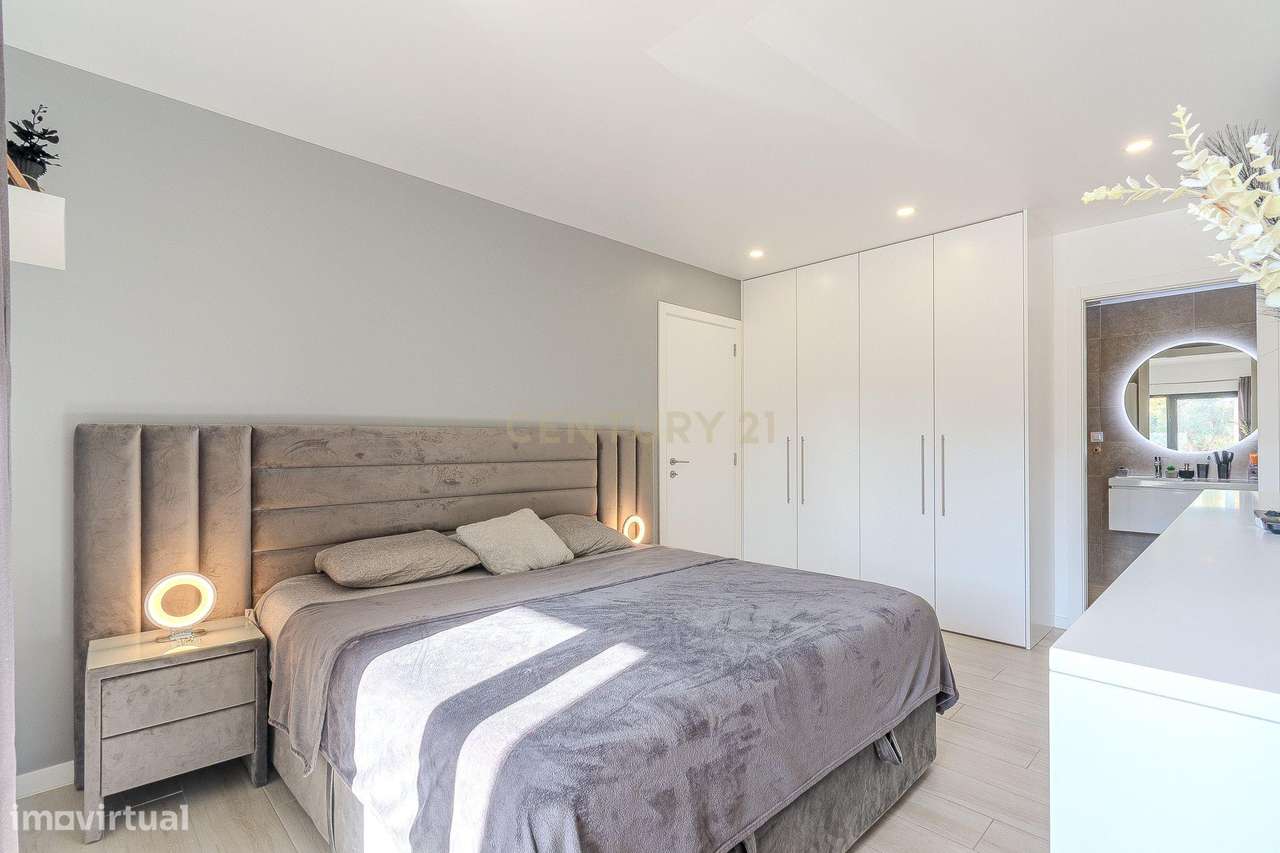 Luxuoso Apartamento de 3 Quartos novo com um Grande Terraço e Estacion-19