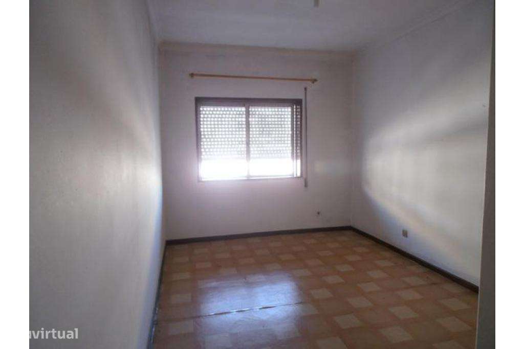 apartamento t2 perto das escolas - viana - Grande imagem: 3/4