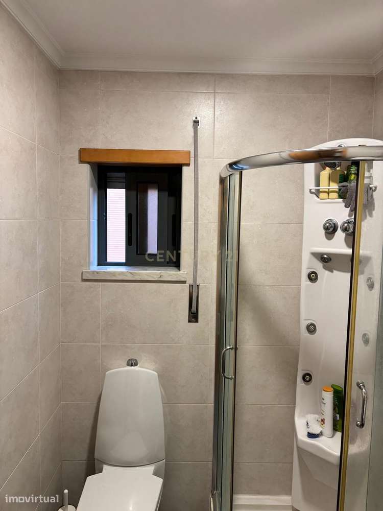 Apartamento Luxuoso com Vista Panorâmica em Montijo-13