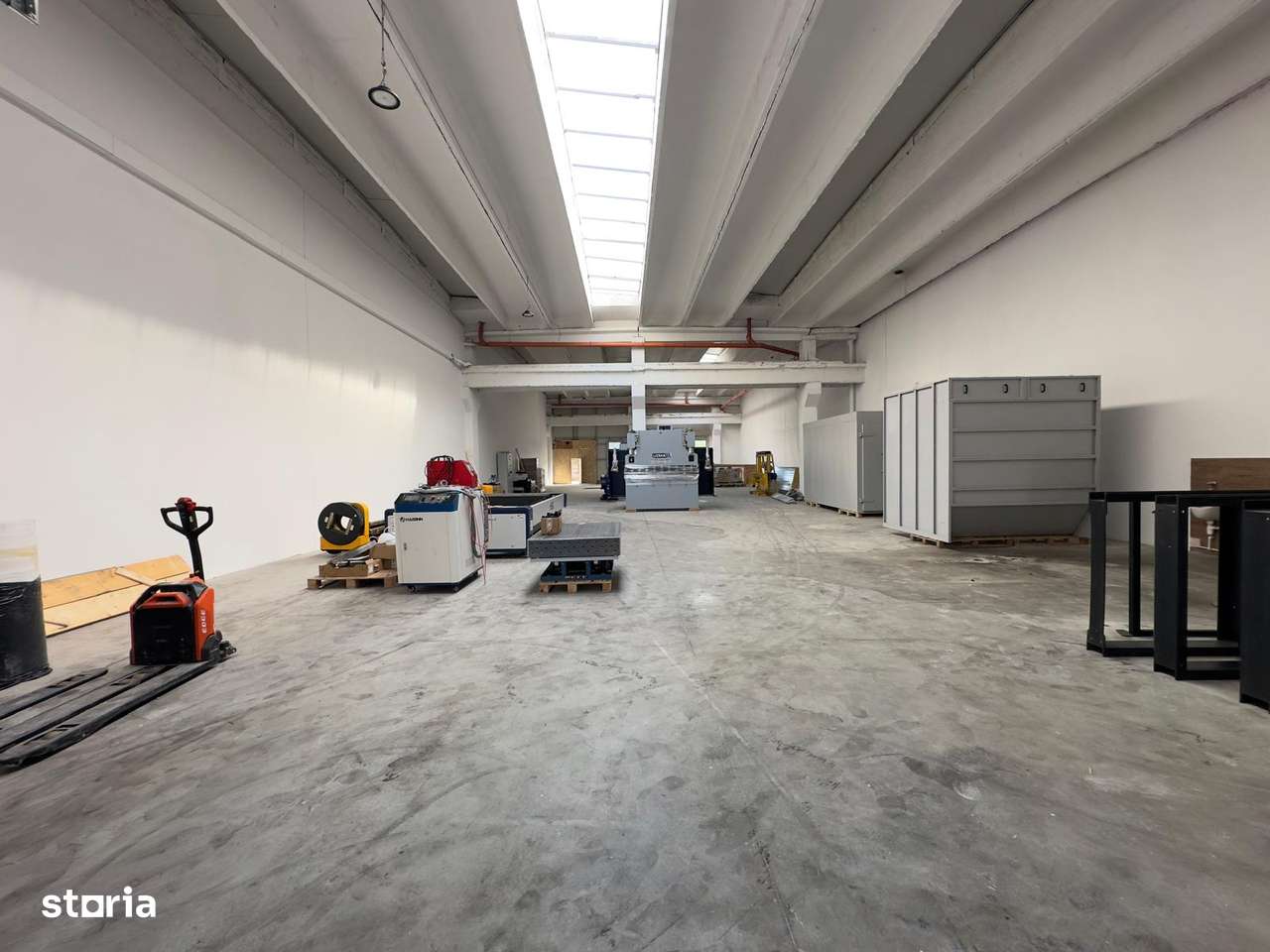 Hala de la 300mp la 595mp, zona Vel Pitar - Imagine principală: 2/6