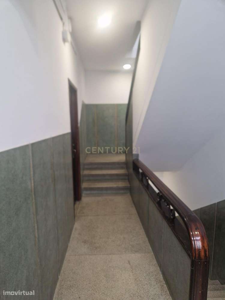 Apartamento 154m2 para remodelação total na Rua Santa Catarina - Porto-6