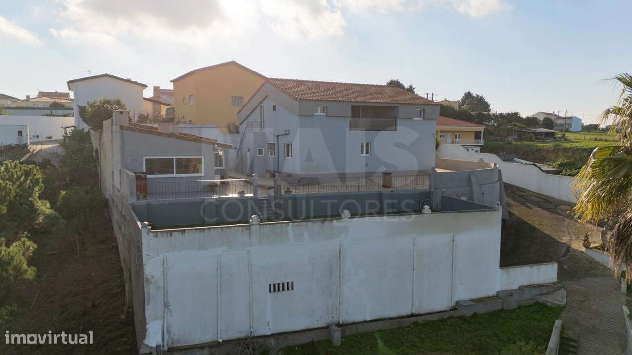 Moradia com duas habitações independentes, terreno e grande potenci... - Grande imagem: 3/50