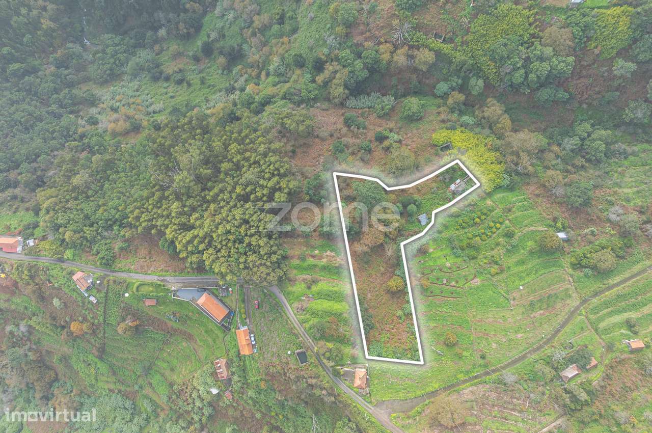 Moradia para recuperar com 2.600 m² de terreno em Santa Cruz-1