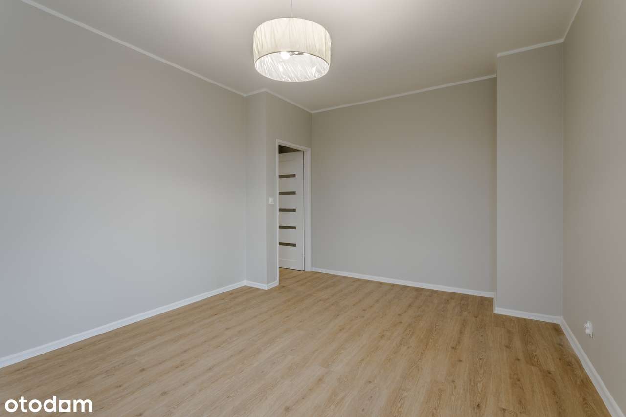 Nowa kawalerka z dużą łazienką, osobną kuchnią i komórką lokatorską-4