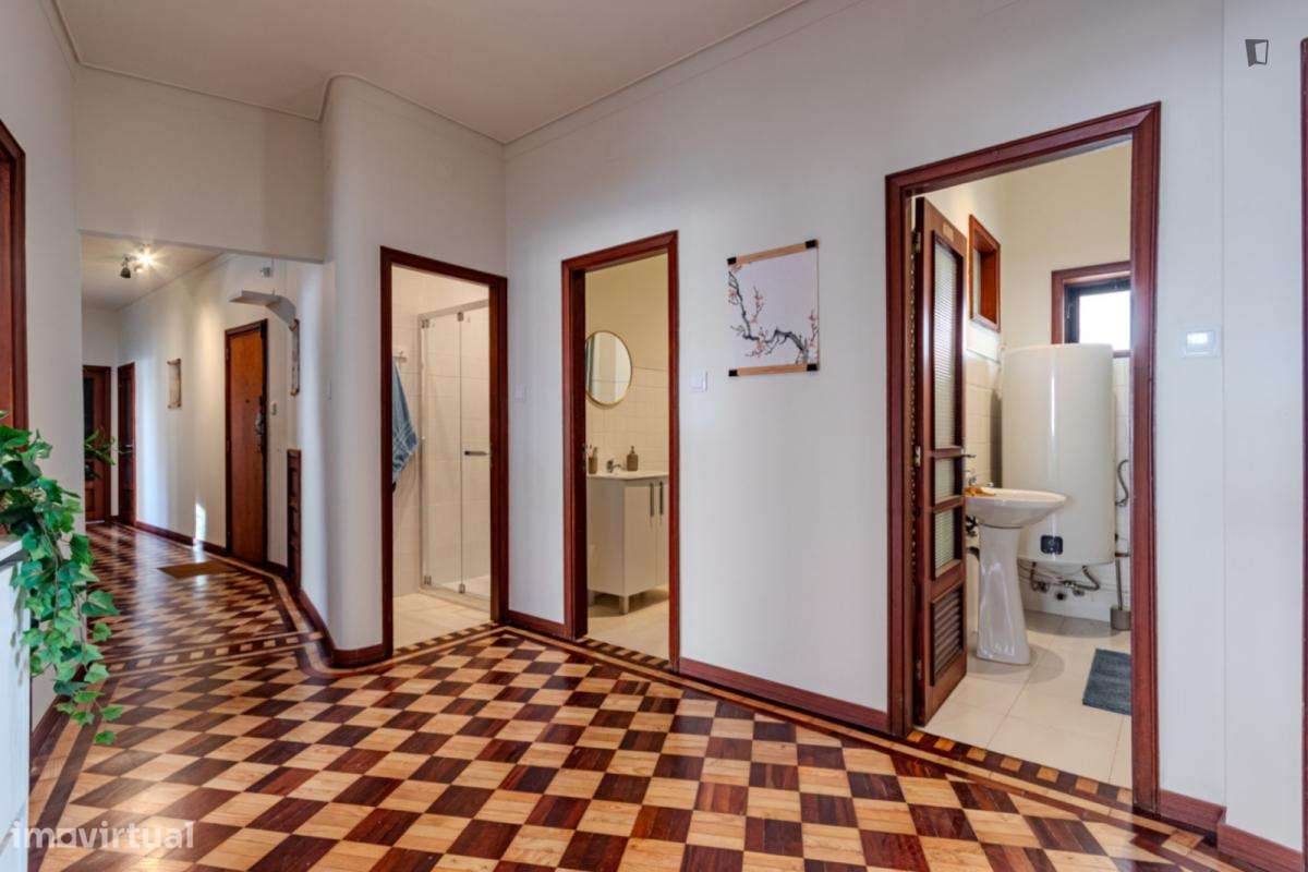 Quarto - localizado em Santo Ildefonso Porto - Grande imagem: 3/10