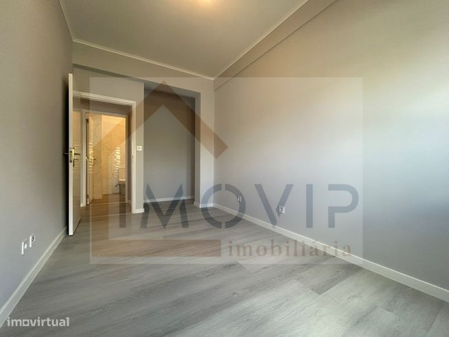 Apartamento T3 TOTALMENTE REMODELADO EM LOURES-18