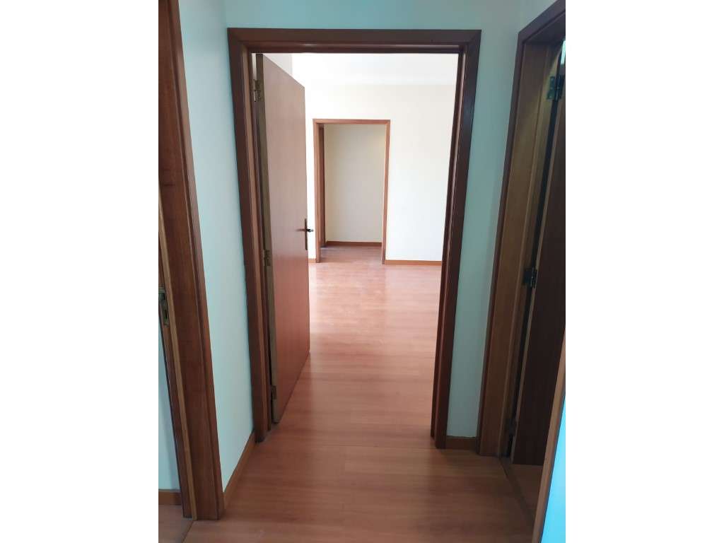 T2 remodelado e semiequipado em Queluz-9