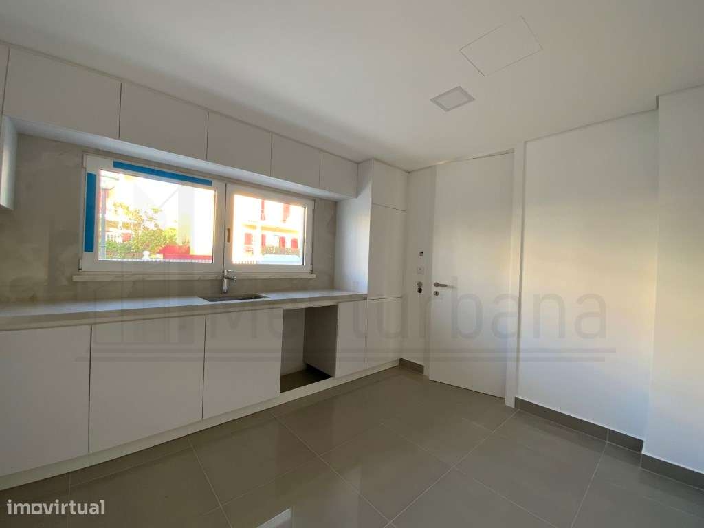 MORADIA T4 EM CONDOMÍNIO COM PISCINA - SÃO PEDRO DO ESTORIL - ESTORIL-16