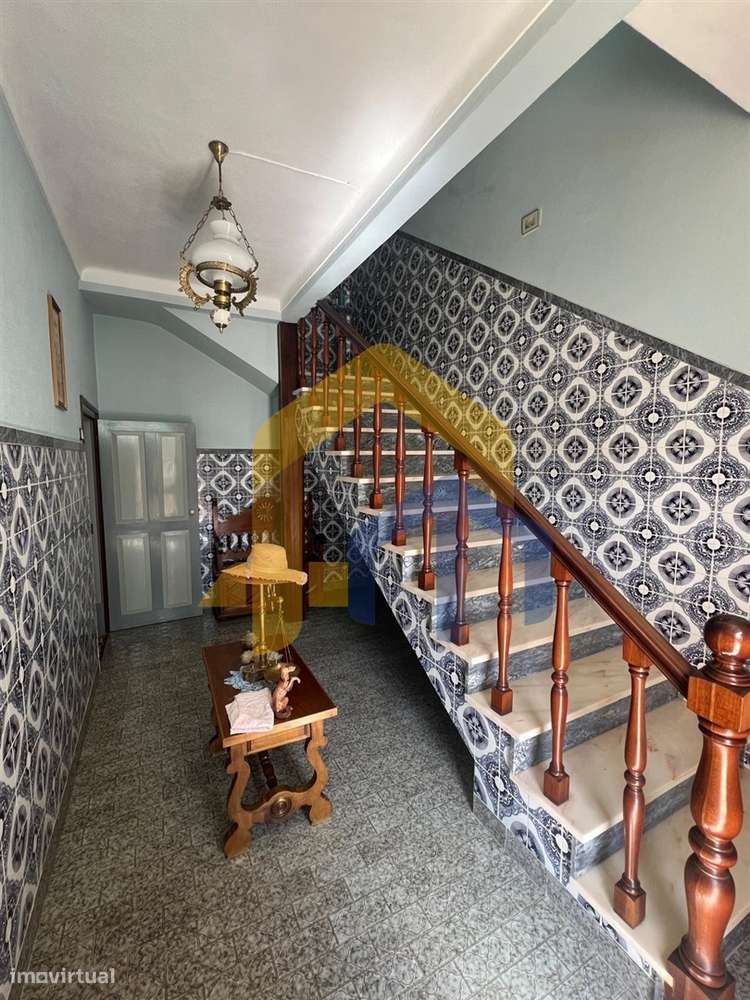 Moradia T4, no centro de Estremoz com quintal-31