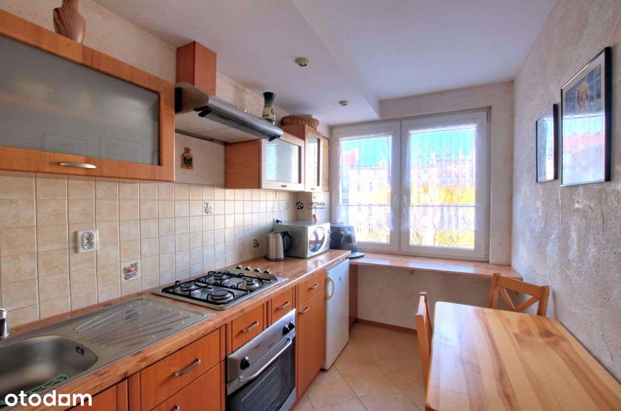 Giełdowa 35,2m2, balkon, oddzielna kuchnia-0