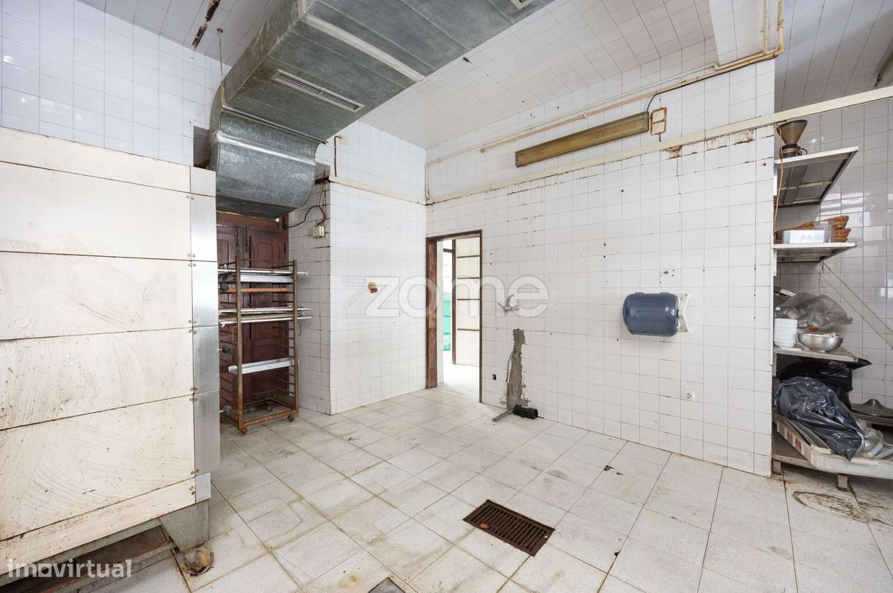 Loja perto da praia da Nazaré-18