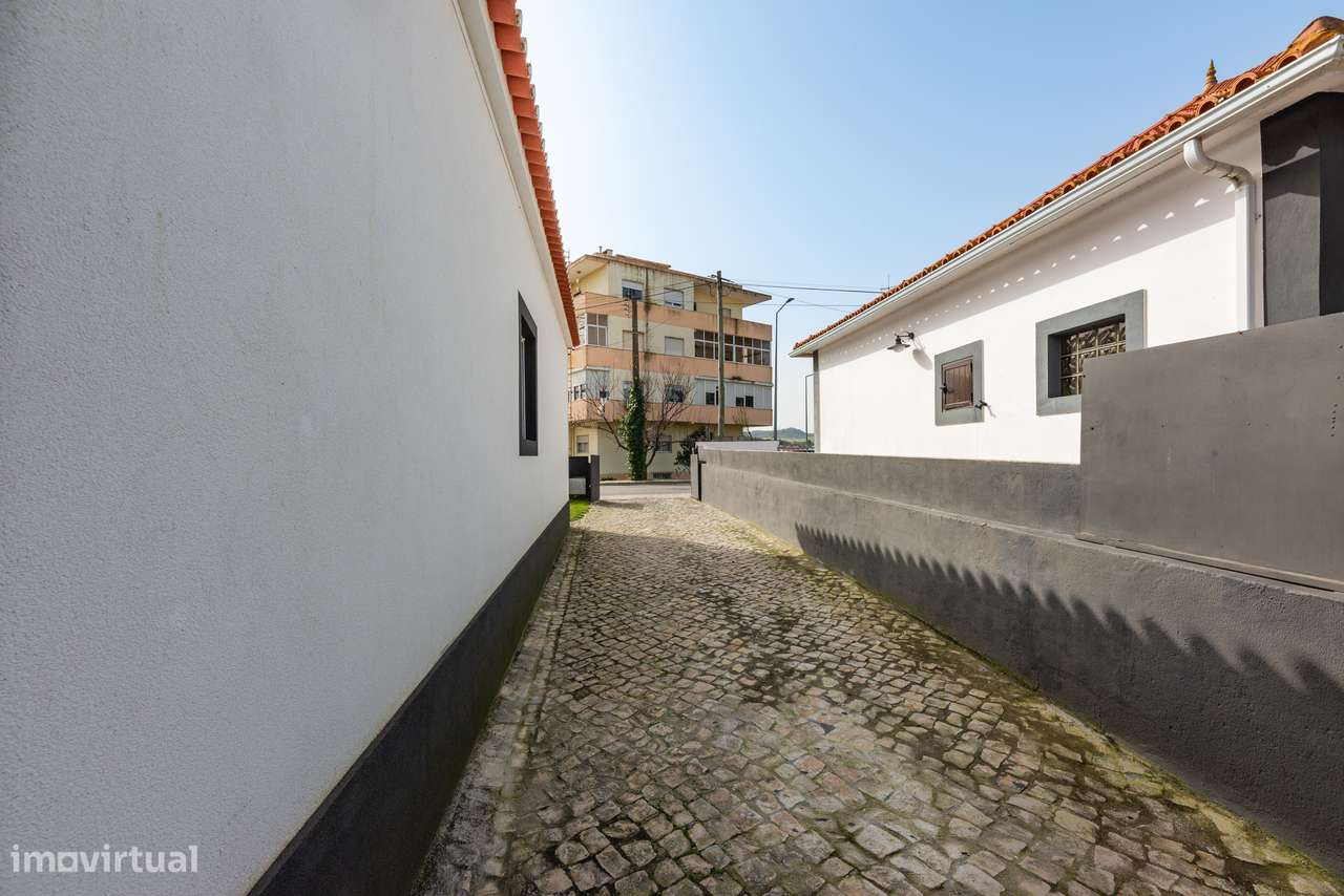 MORADIA T3 TRANSFORMADA EM T2 | GARAGEM | 221M2 | ARRUDA DOS VINHOS-33