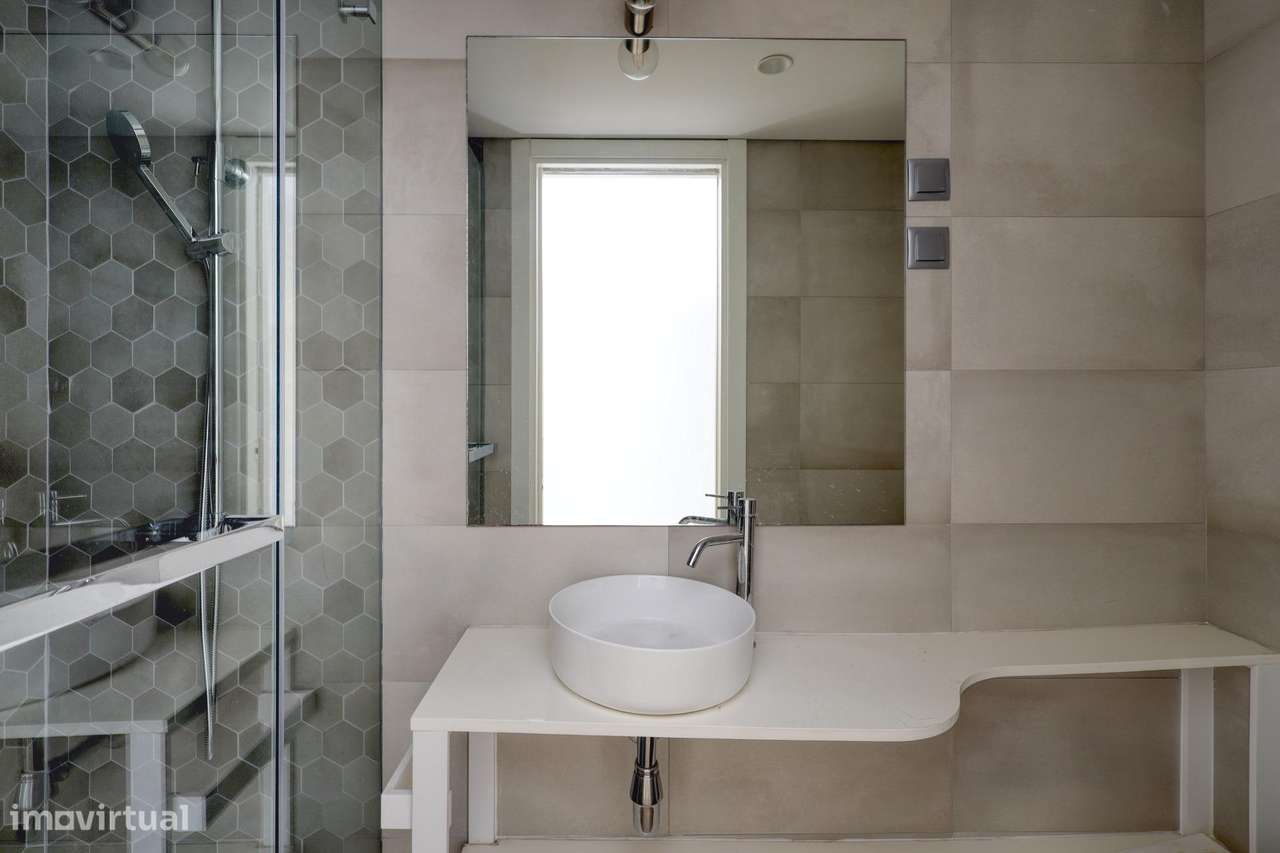 Edifício Renovado no Coração da Graça, Lisboa-18