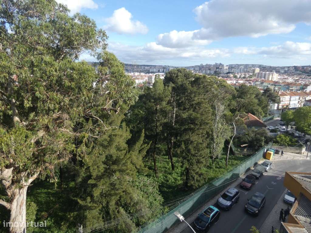 Apartamento T3 com boas áreas na Mina de Agua-Amadora-28