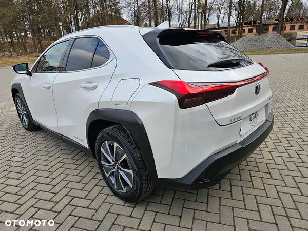 Lexus UX 300e - 8