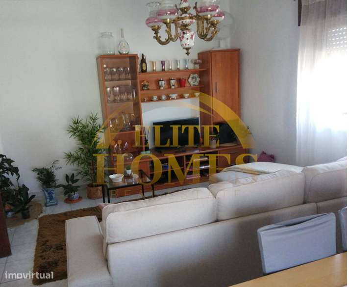 Moradia Bifamiliar com Potencial – Excelente Oportunidade de Investime-12