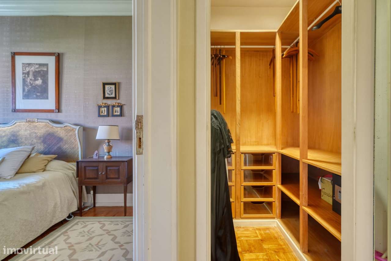 Apartamento T4 com varanda na Av. João XXI, Lisboa-33