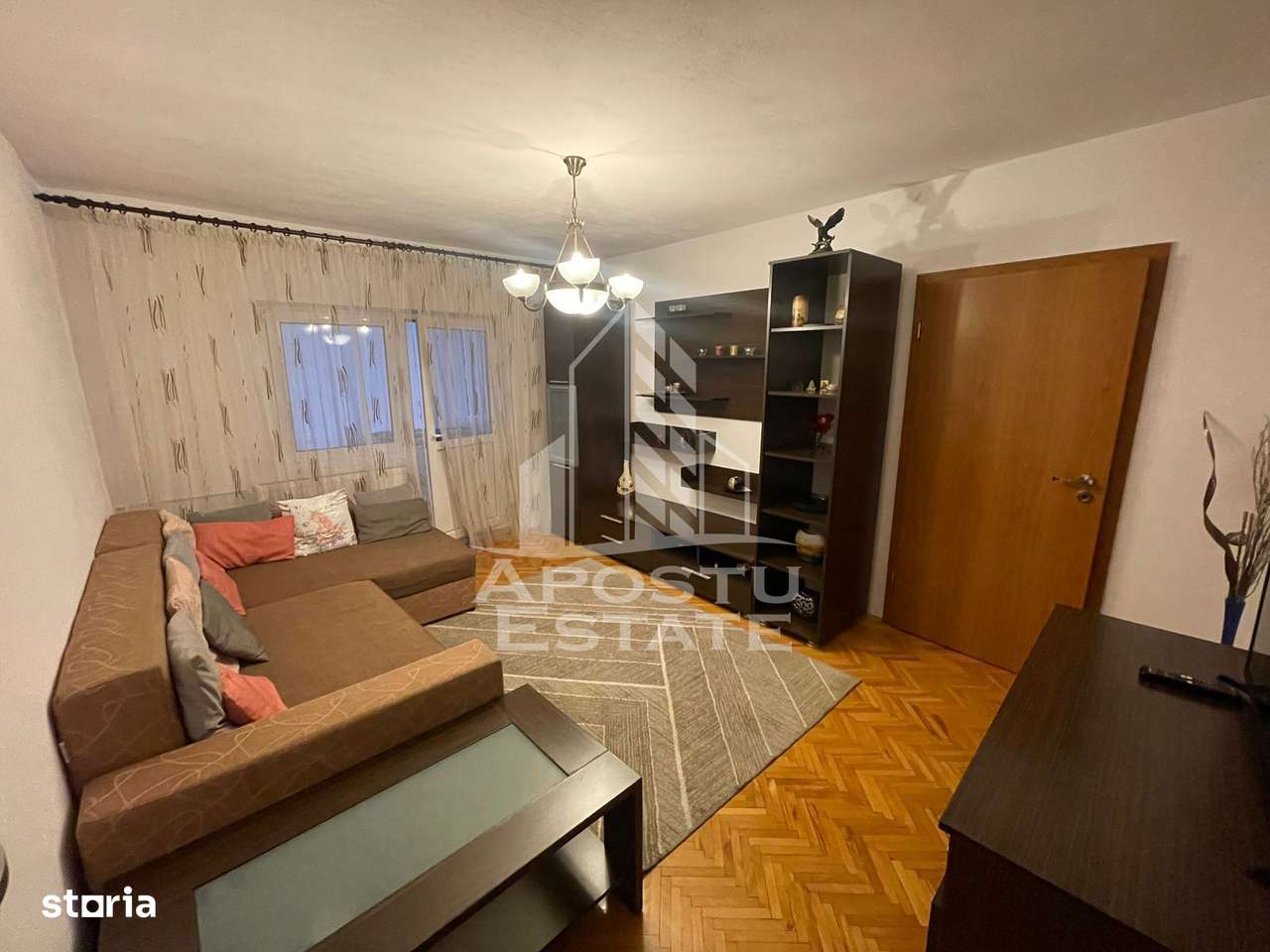 Apartament 3 camere, semidecomandat, zona Kiriac, prima inchiriere. - Imagine principală: 1/9