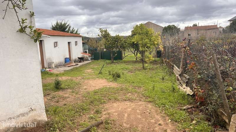 Armazém com Potencial para Moradia no Centro do Cadaval!-10