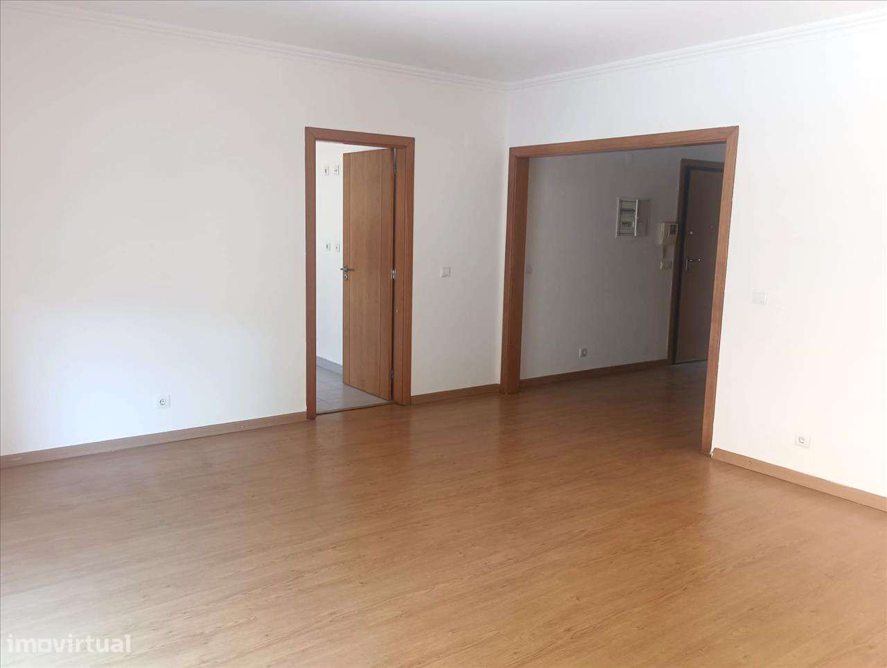 Apartamento T3 SEMI-NOVO e 2 Parqueamentos – Brandoa, Amadora - Grande imagem: 5/17