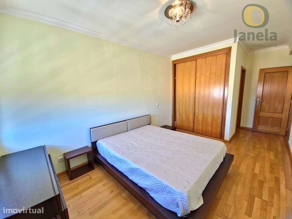 T2 grande com muita luz, duas varandas e boa localização em Faro-22