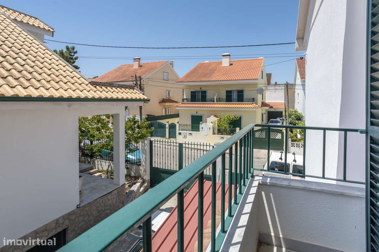 Moradia Geminada com Jardim, Cave e Garagem.-16