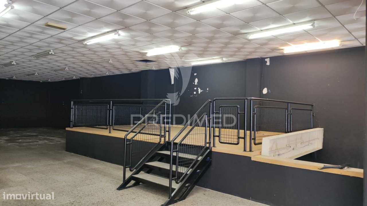 Hiper Loja, centro Almada, arrendada ( investimento ) - Grande imagem: 3/10