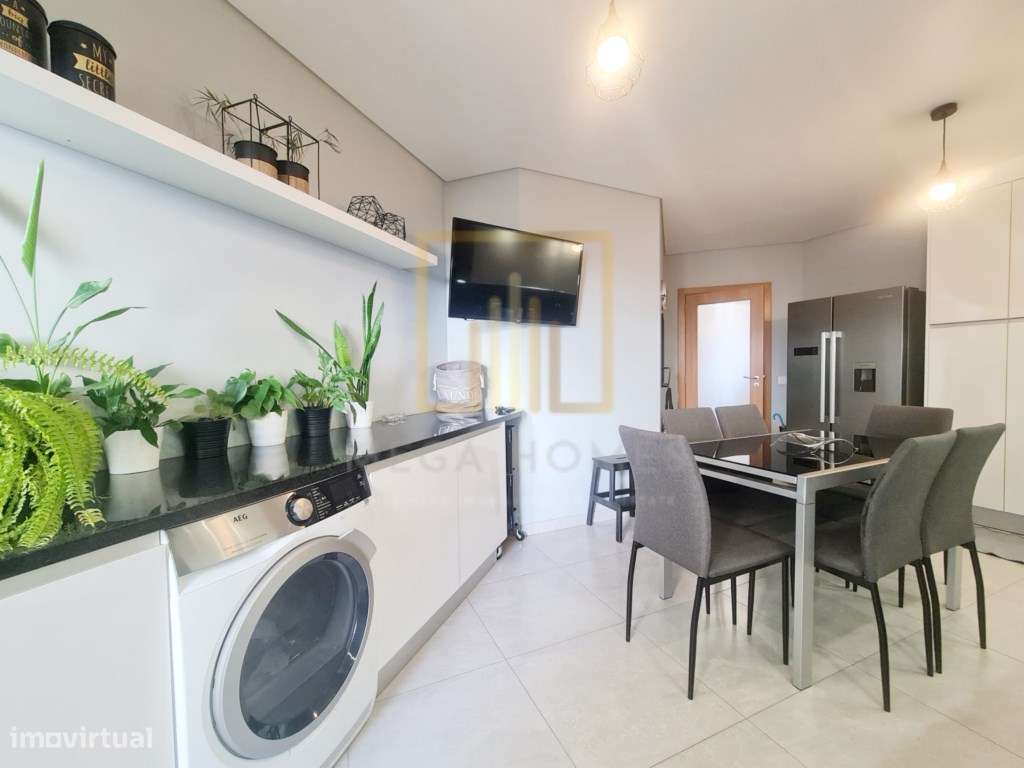 Apartamento T3 com Terraço e 3 WC, em Lagoa.-19