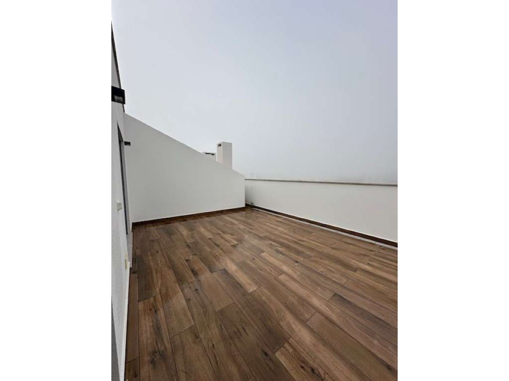 ALCOCHETE - T4 - DUPLEX DE LUXO - C/ TERRAÇO E GARAGEM/2 LUG.-17