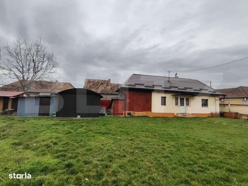 Proprietate cu 2 case in centrul localitatii Ogra - Imagine principală: 3/19