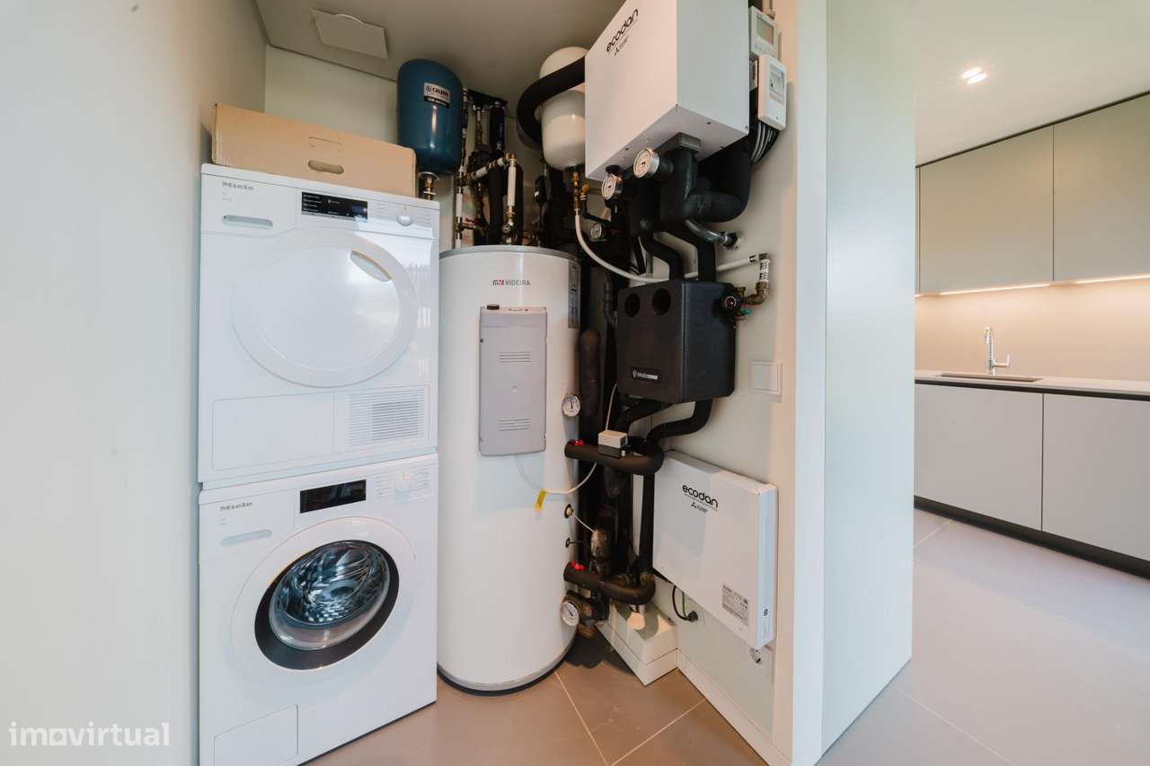 Elegante Moradia T3 no Sandwoods com Piscina Privativa e Jardim-9