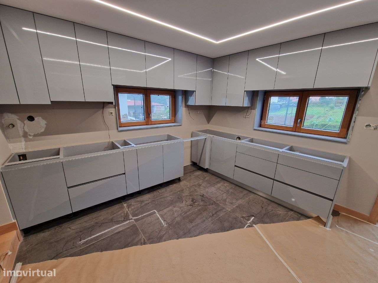 FANTÁSTICO oportunidade de Negócio - MORADIA V4 com Quatro suites - Grande imagem: 4/34