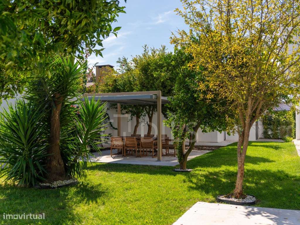Moradia independente T6, com jardim e piscina, na Aroeira - Grande imagem: 2/50
