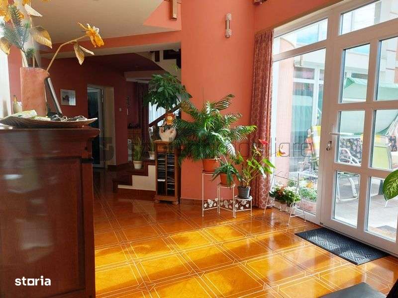 Vila cu 9 camere in zona SpitaluluiJudetean-5