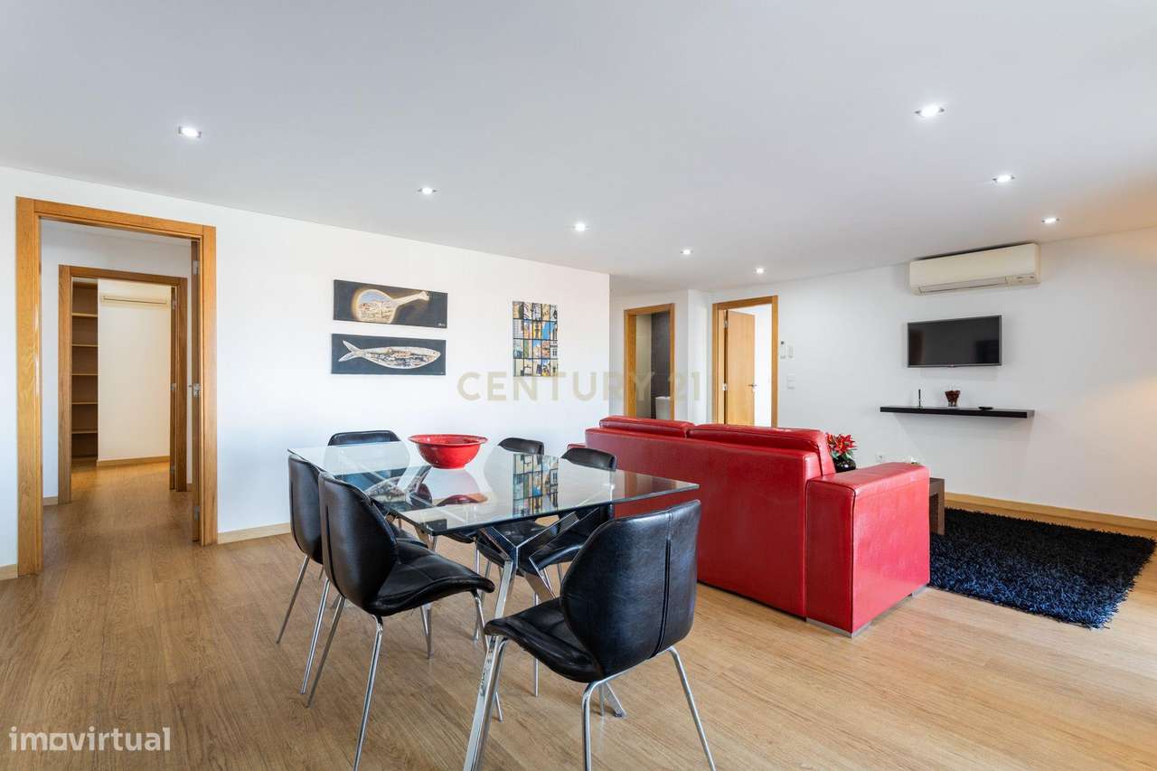 Prédio recente em propriedade horizontal com 7 apartamentos situado em-36