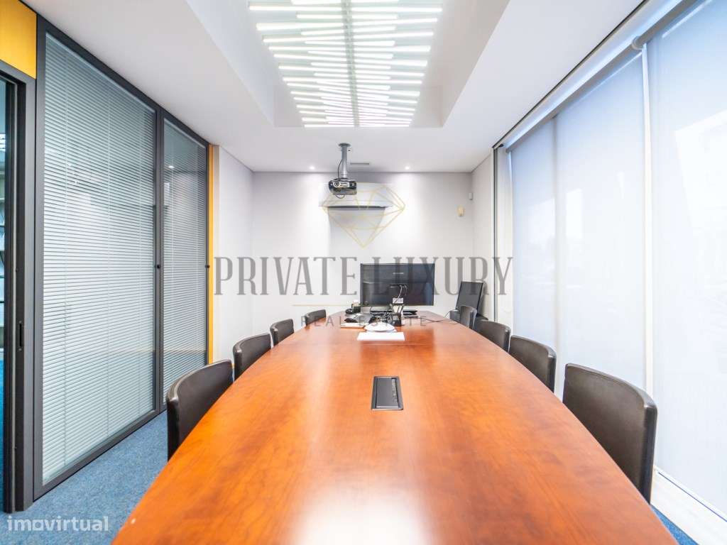 Escritório com 440m2, com 18 divisões e estacionamento privativo - Grande imagem: 4/33