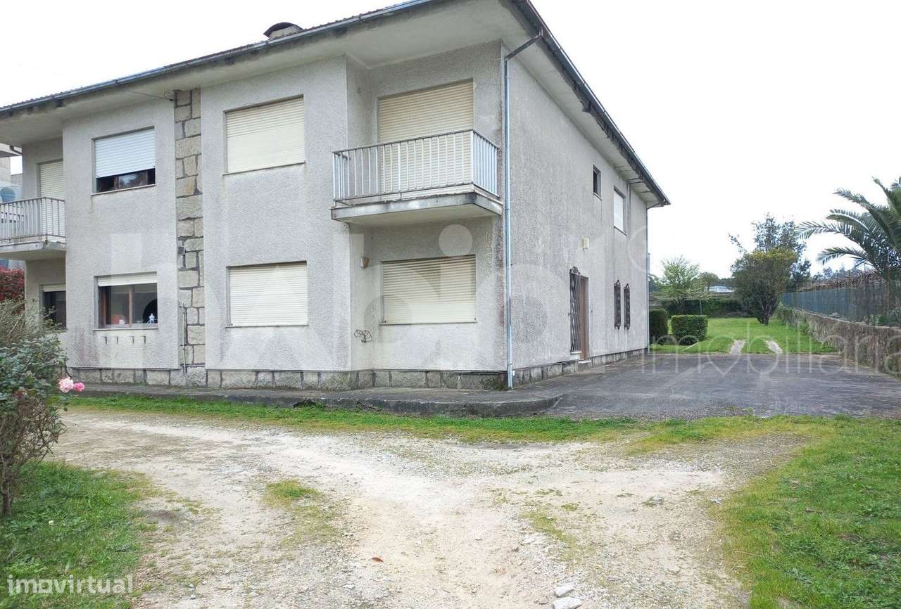 Propriedade com 2 moradias geminadas em Barcelinhos, Barcelos - Grande imagem: 2/16