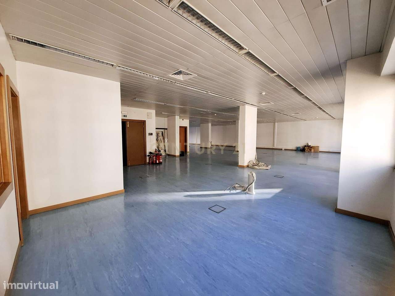 Escritório para arrendamento 448 m² / 2 lugares de estacionamento – La - Grande imagem: 5/34