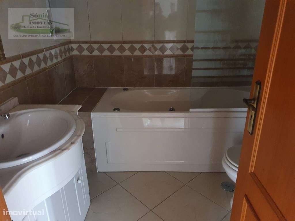 APARTAMENTO T3 COM PARQUEAMENTO PARA VENDA NO MONTIJO!-8