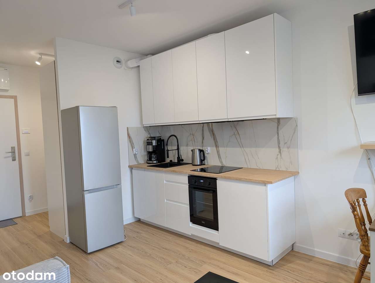 Duże jednopokojowe, pierwszy najem, bezpośrednio. - Pełny obrazek: 3/9